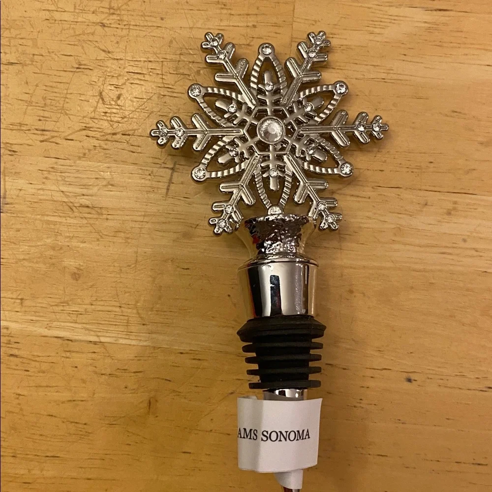 Williams Sonoma Silver Star snowflake Wine bottle Stopper with crystals NWT